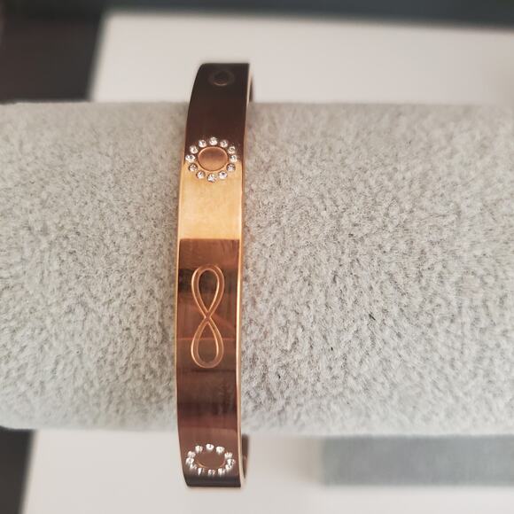 Lucien Piccard Eterno Silver Tone 40mm Watch and Bangle Set  Extra Strap NWOT - Picture 3 of 16